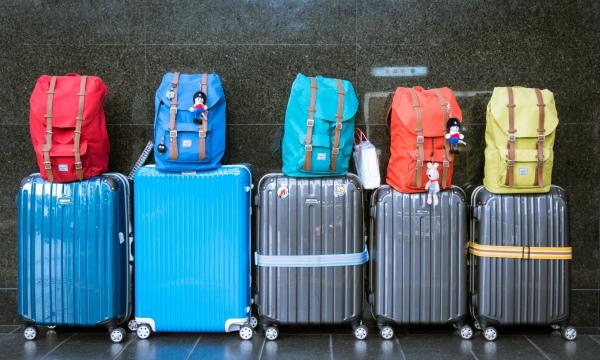 Cosa portare in valigia per le vacanze con bambini, anziani e pet?